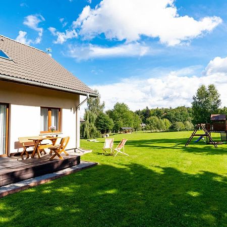 מיז'לקוויצה Apartamenty Czerwony Dworek - Duzy Teren Zielony, Plac Zabaw, Miejsce Na Grilla I Staw Z Mozliwoscia Wedkowania, Boisko מראה חיצוני תמונה