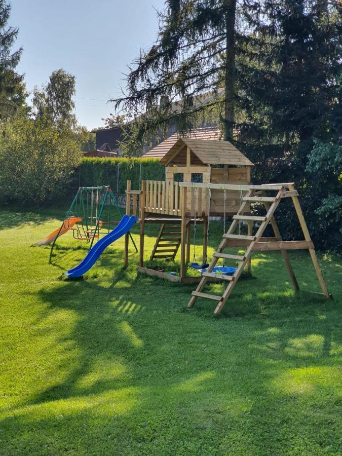 מיז'לקוויצה Apartamenty Czerwony Dworek - Duzy Teren Zielony, Plac Zabaw, Miejsce Na Grilla I Staw Z Mozliwoscia Wedkowania, Boisko מראה חיצוני תמונה